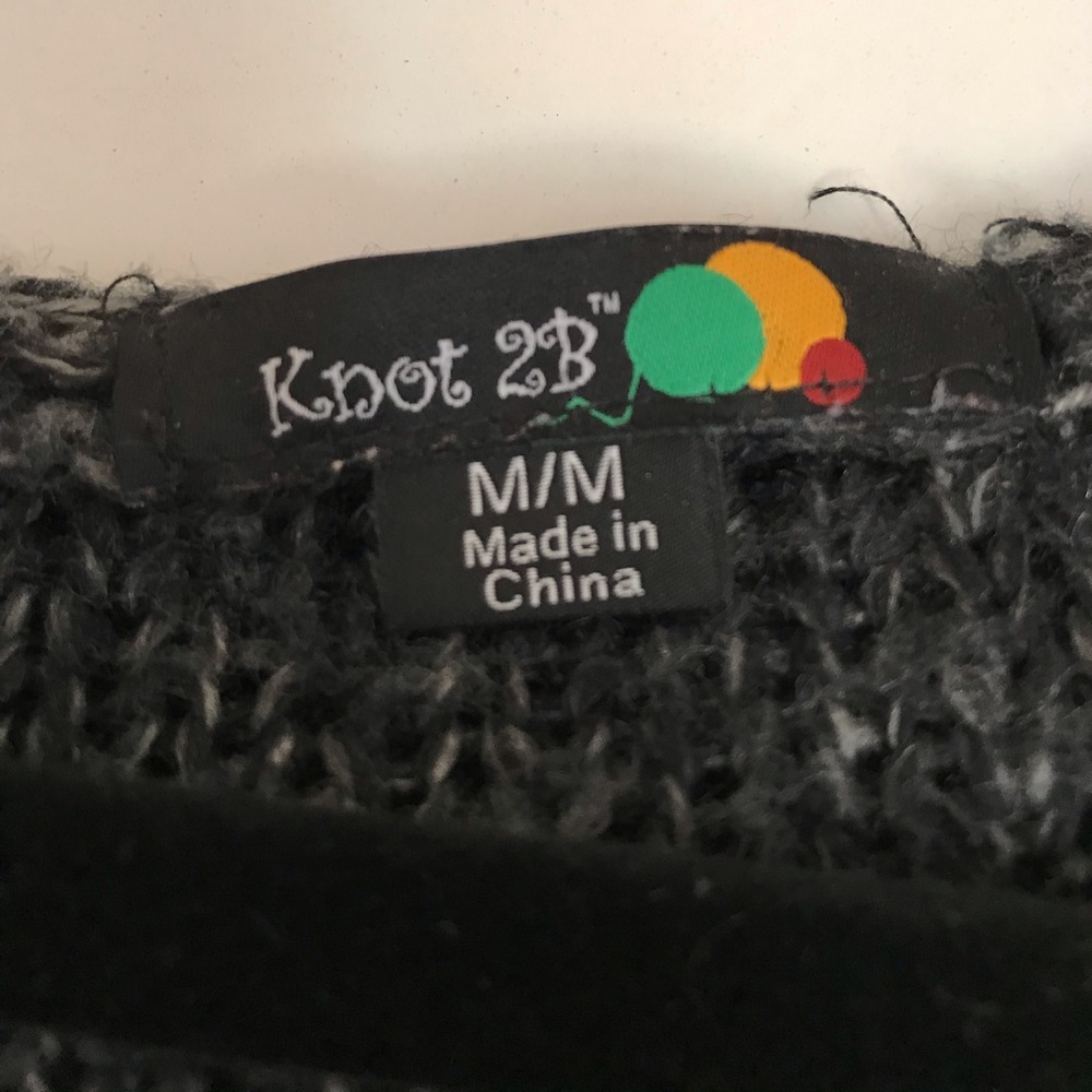 🌈 2/$10 Comfy dark gray sweater with belt and hood - Picture 4 of 6